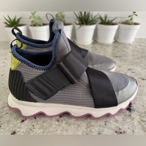 Sorel Kinetic Strap Sneakers Women’s Size 7 Gray Black Trail Shoes